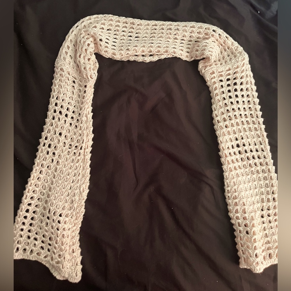 Short knitted sweater